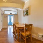 Spacious Apartment, Stunning Views Sleeps Up To 4 公寓 *
