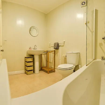 The Prospect, Large Apartment, Fantastic Views & Parking 아파트