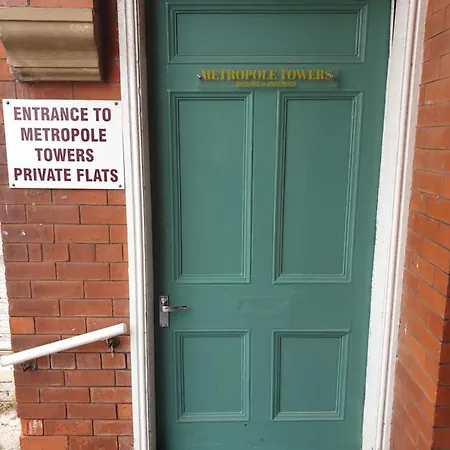 Large 2 Bedroom With Stunning Views, 2 Mins From *