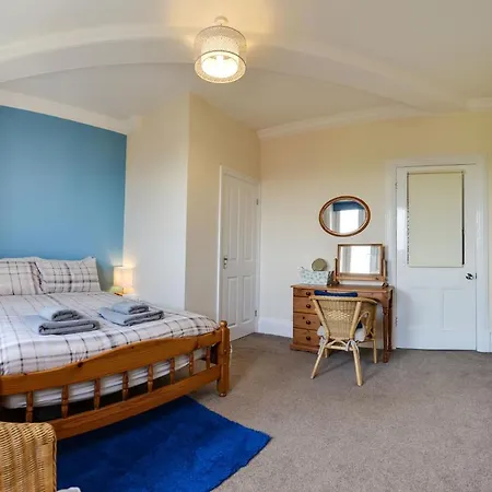 The Prospect, 2 Bed With Stunning Views, 2 Mins From * Whitby