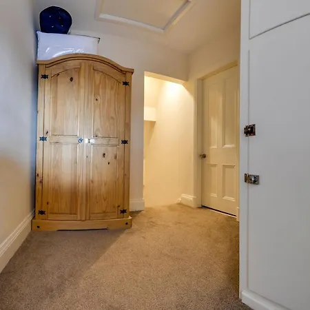 The Prospect, Large Apartment, Fantastic Views & Parking * Whitby