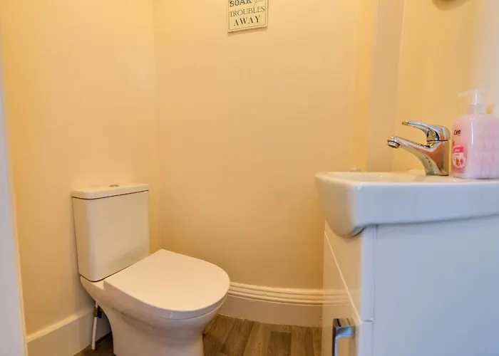 Spacious Apartment, Stunning Views Sleeps Up To 4 דירה וויטבי