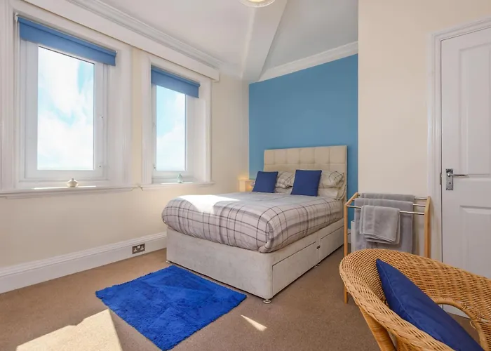 Spacious Apartment, Stunning Views Sleeps Up To 4 וויטבי